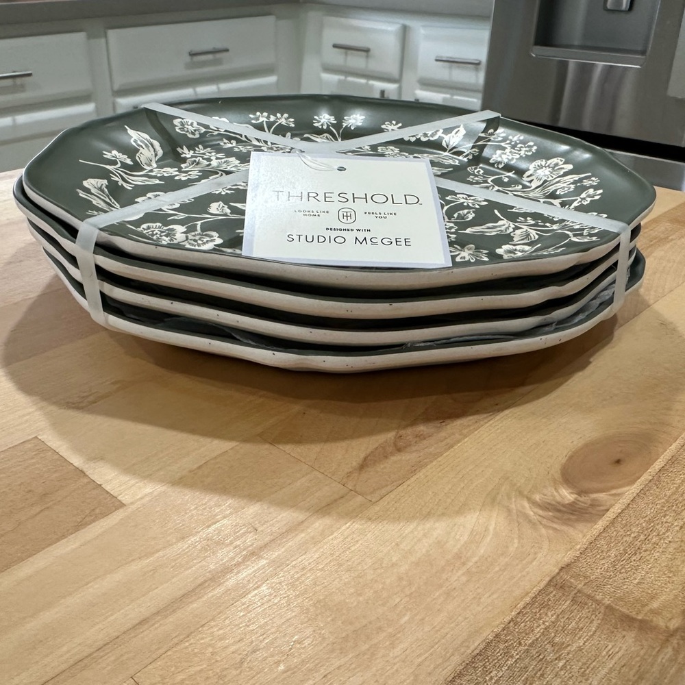 New! 4pk Threshold Designed+Studio McGee 8.5" Melamine Floral Salad Plates - Picture 10 of 13